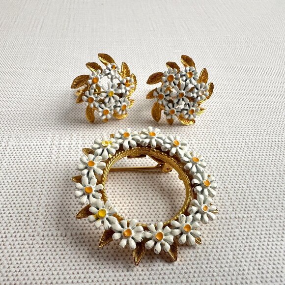 White Daisy Enamel Brooch & Earrings Set - Picture 7 of 8